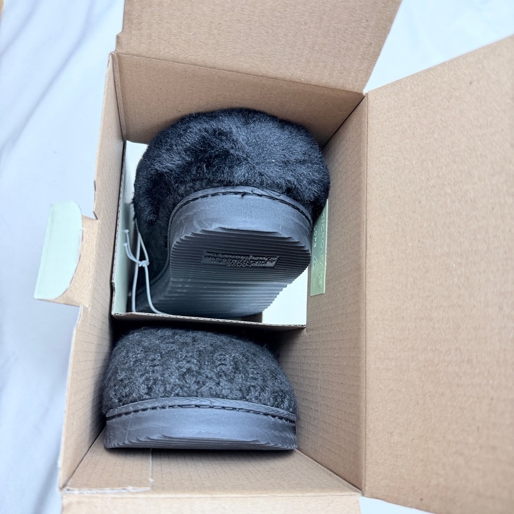 Dearfoams Black Memory Foam Slippers - Picture 5 of 8